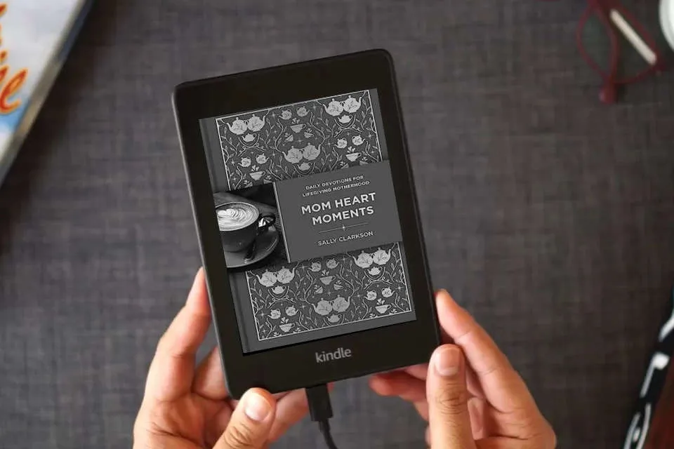 Read Online Mom Heart Moments: Daily Devotions for Lifegiving Motherhood as a Kindle eBook